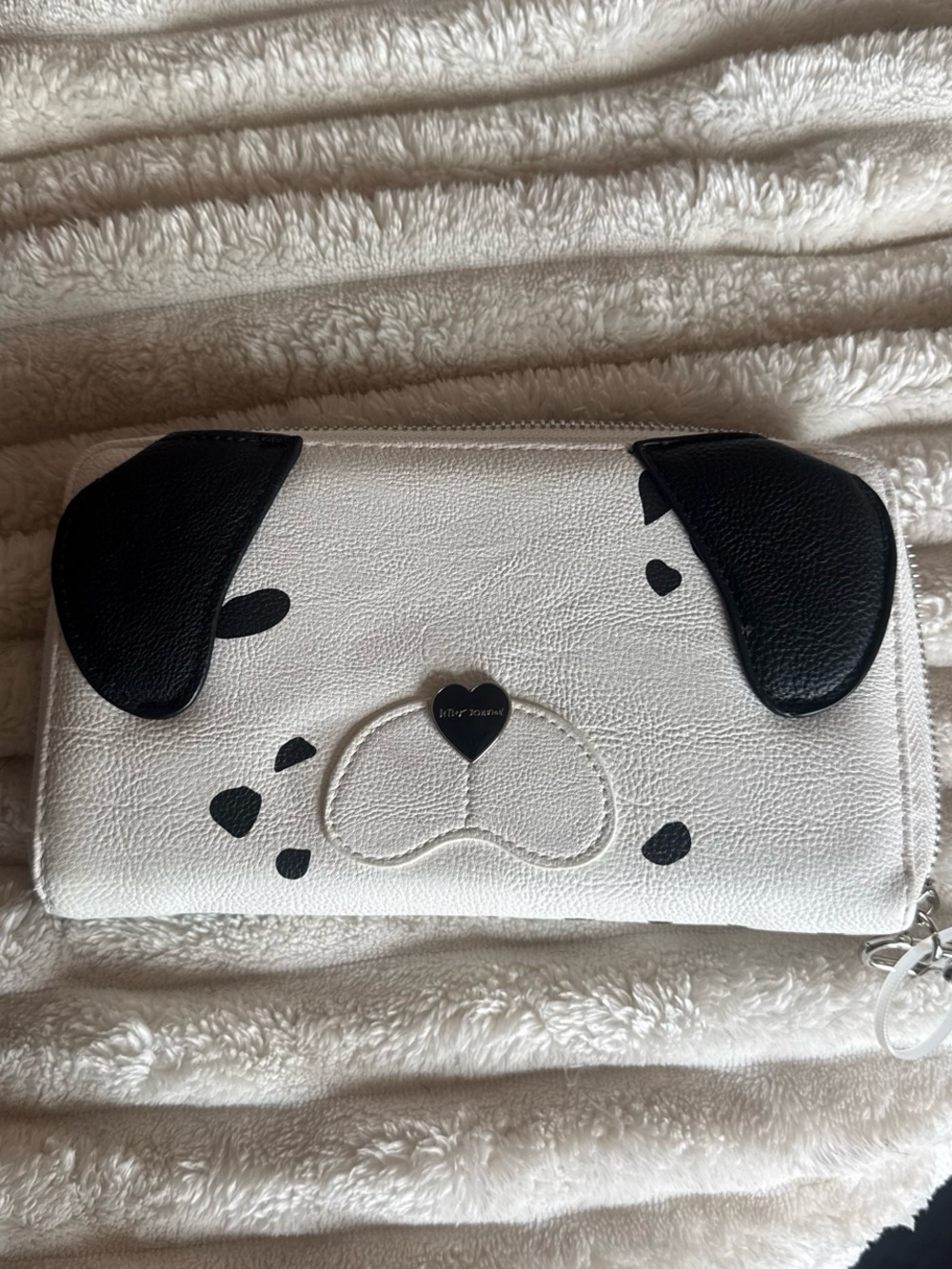 Betsey Johnson White and Black Puppy Face Zip Wallet - Picture 1 of 4